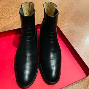 Salvatore Ferragamo Women’s Chelsea ankle boots. Size 8